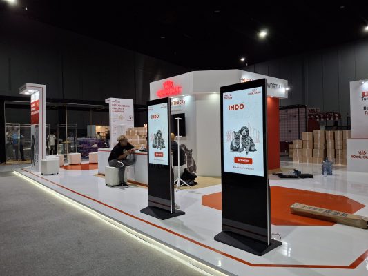 TV vs Digital Signage untuk Event