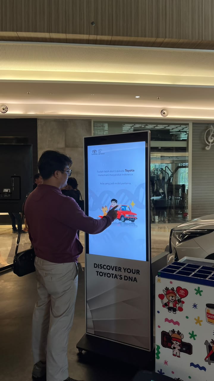 sewa digital signage touchscreen surabaya