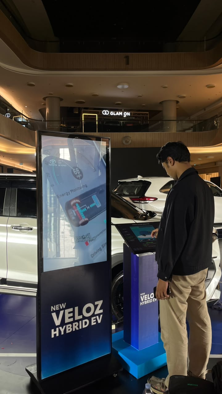 sewa digital signage touchscreen surabaya