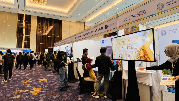 sewa tv pameran surabaya